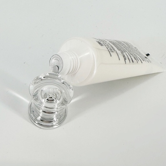 NEW Younique Divine Daily Moisturizer - Picture 2 of 3